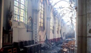 Incendies d’églises le grand silence médiatique sur une vague d’attaques en France et en Europe Eglise incendiée à Saint Omer cmpr